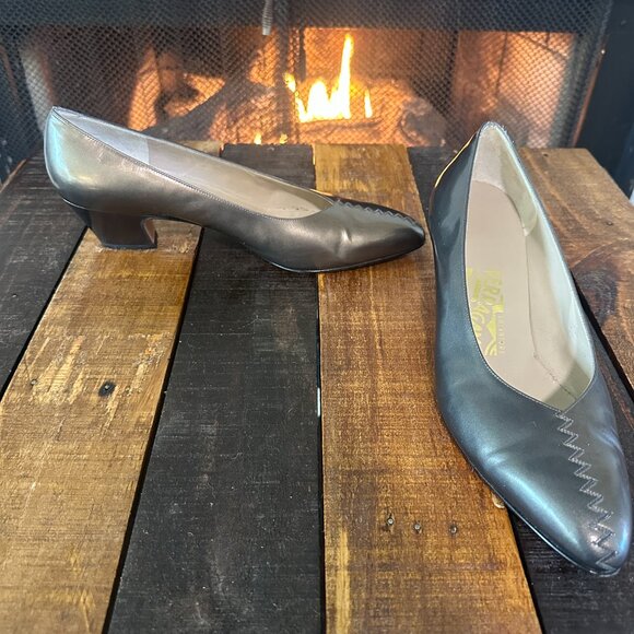 Salvatore Ferragamo Vintage Black Pewter Leather Pointed Toe Pumps Size 8.5 B - Picture 7 of 8